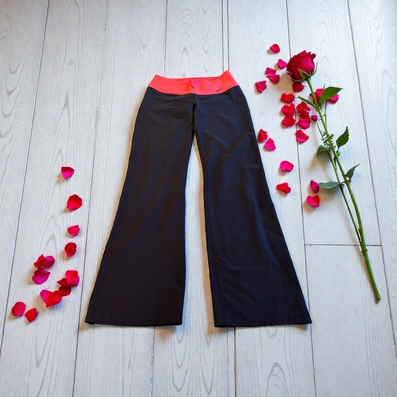 Nike Women’s Yoga Pants - Picture 8 of 8